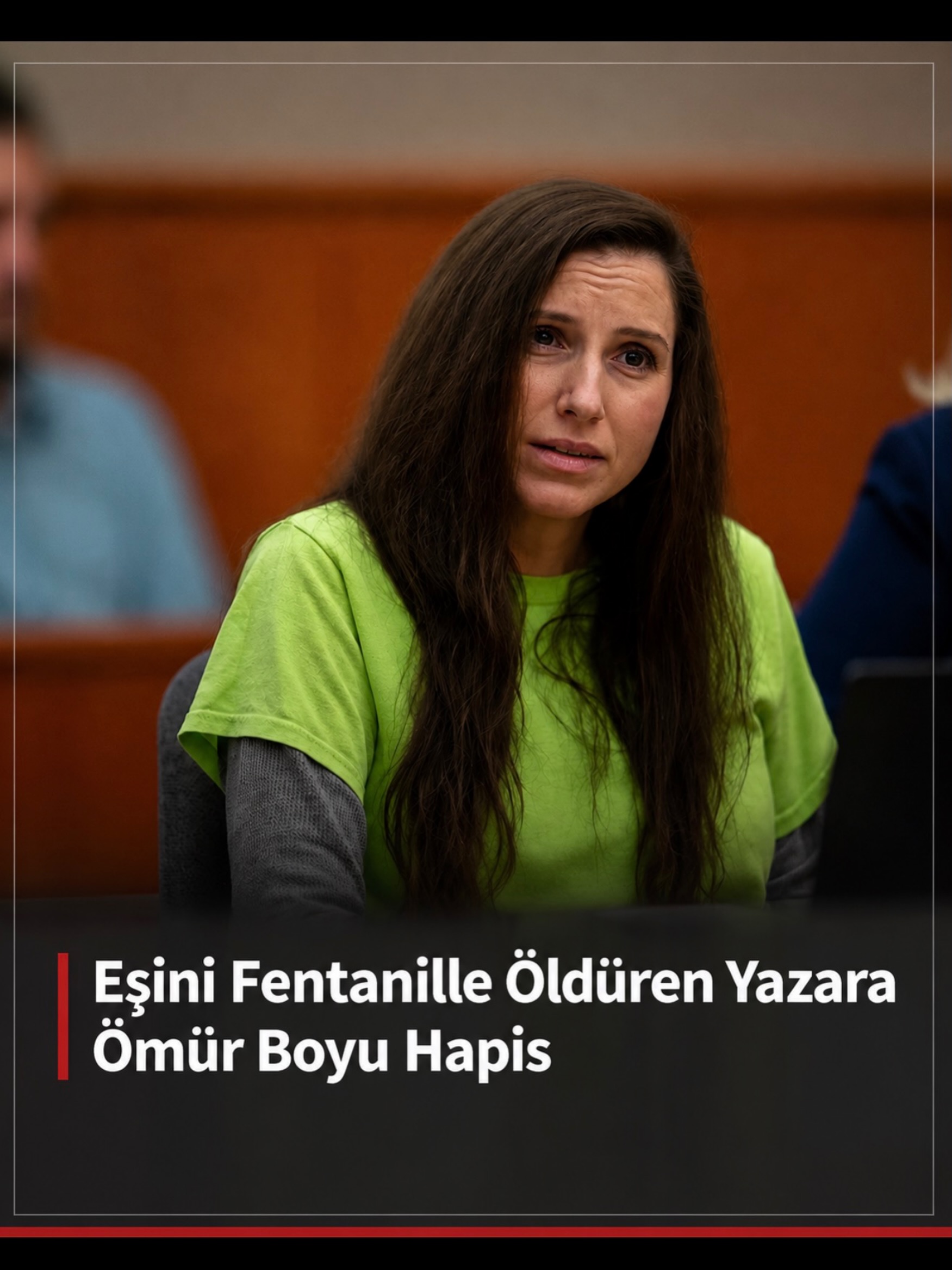 Utah’ta eşini fentanil vererek öldürdüğü belirlenen çocuk kitabı yazarı Kouri Richins, şartlı tahliye imkânı olmaksızın ömür boyu hapis cezasına çarptırıldı.

35 yaşındaki Richins, 2022 yılında eşi Eric Richins’in içkisine ölümcül dozun yaklaşık beş katı kadar fentanil karıştırmakla suçlu bulunmuştu. Jüri ayrıca cinayete teşebbüs, sigorta dolandırıcılığı ve evrakta sahtecilik suçlarından da mahkûmiyet kararı verdi.

Savcılığa göre Richins, eşine ölümcül dozda fentanyl verdi. Fentanyl, çok güçlü bir ağrı kesici ilaç olarak biliniyor ve fazla dozda alındığında ölümcül olabiliyor.

Mahkeme kayıtlarına göre savcılık, Richins’in ağır borç altında olduğunu, eşinden habersiz hayat sigortaları yaptırdığını ve başka biriyle yeni bir hayat planladığını öne sürdü.

Duruşmada okunan çocuk mektuplarında ise annelerinin serbest kalması halinde kendilerini güvende hissetmeyecekleri ifade edildi.

Hakim Richard Mrazik kararında, “Toplum için fazla tehlikeli” değerlendirmesinde bulundu.

Richins’in avukatları kararı temyize taşıyacaklarını açıkladı.